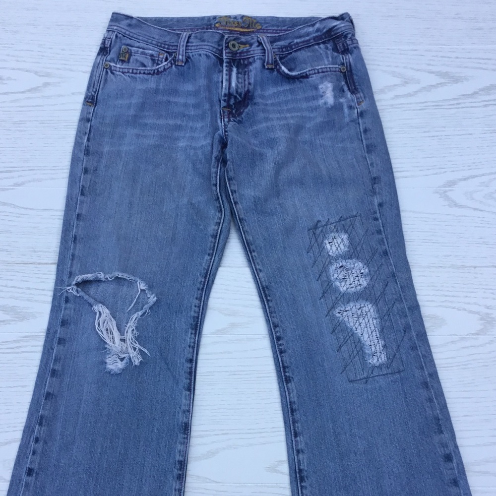 Miss Me distressed jeans size 29. Light blue. Cool